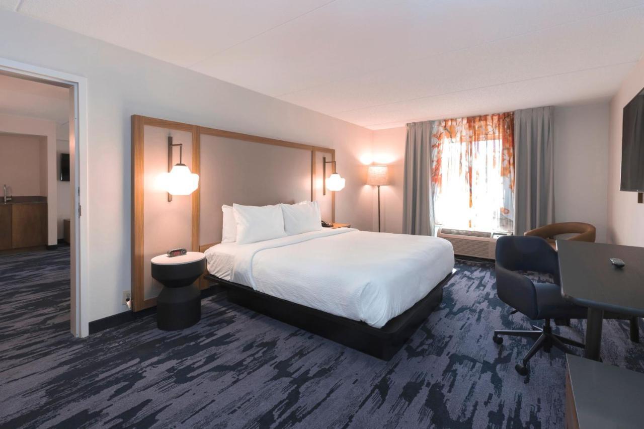 Hotel Fairfield By Marriott West 3*