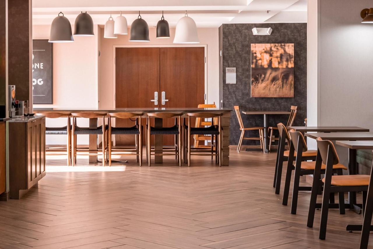 Fairfield By Marriott West Hotel